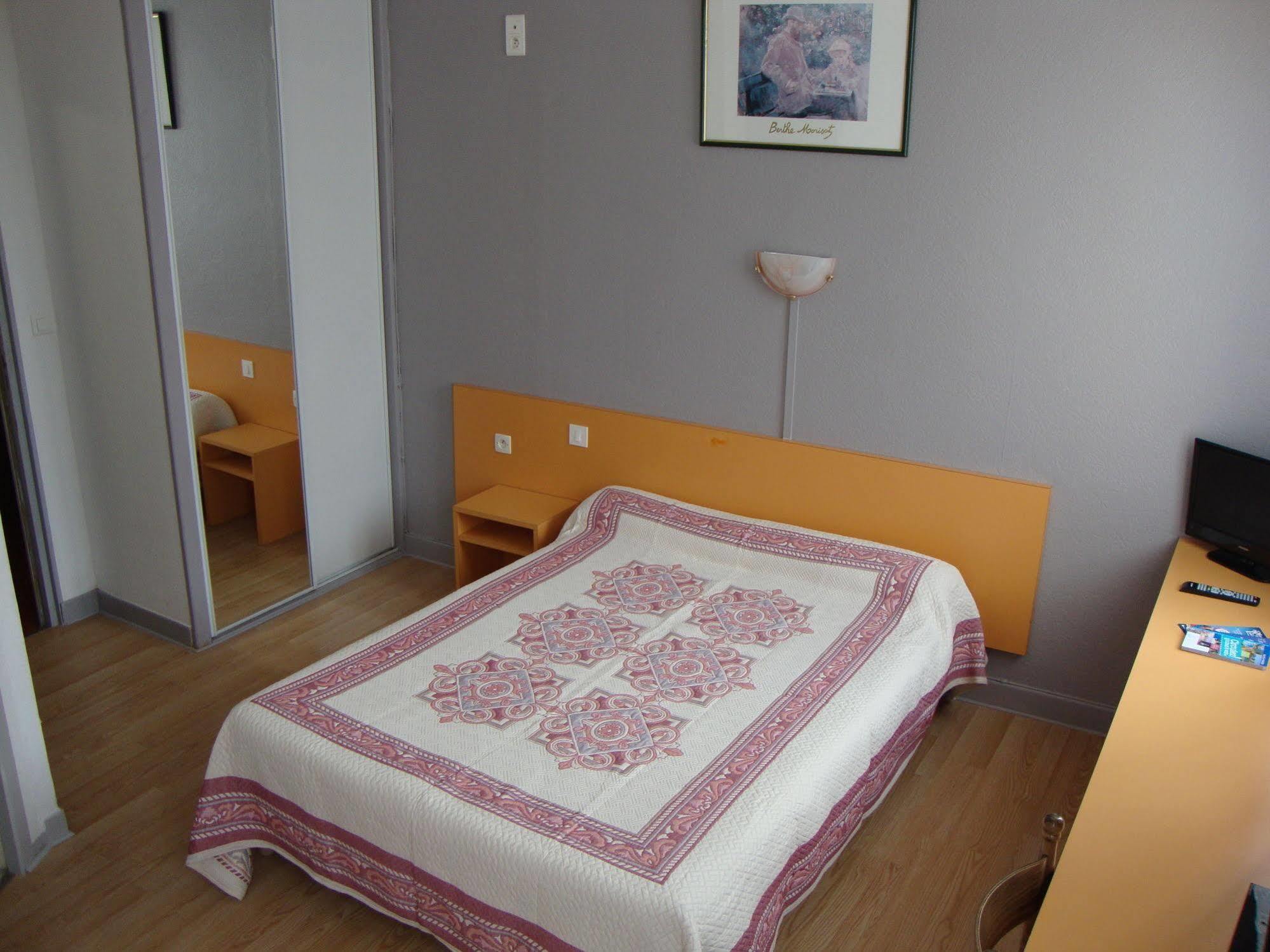 Hôtel Au Petit Languedoc Lourdes Extérieur photo