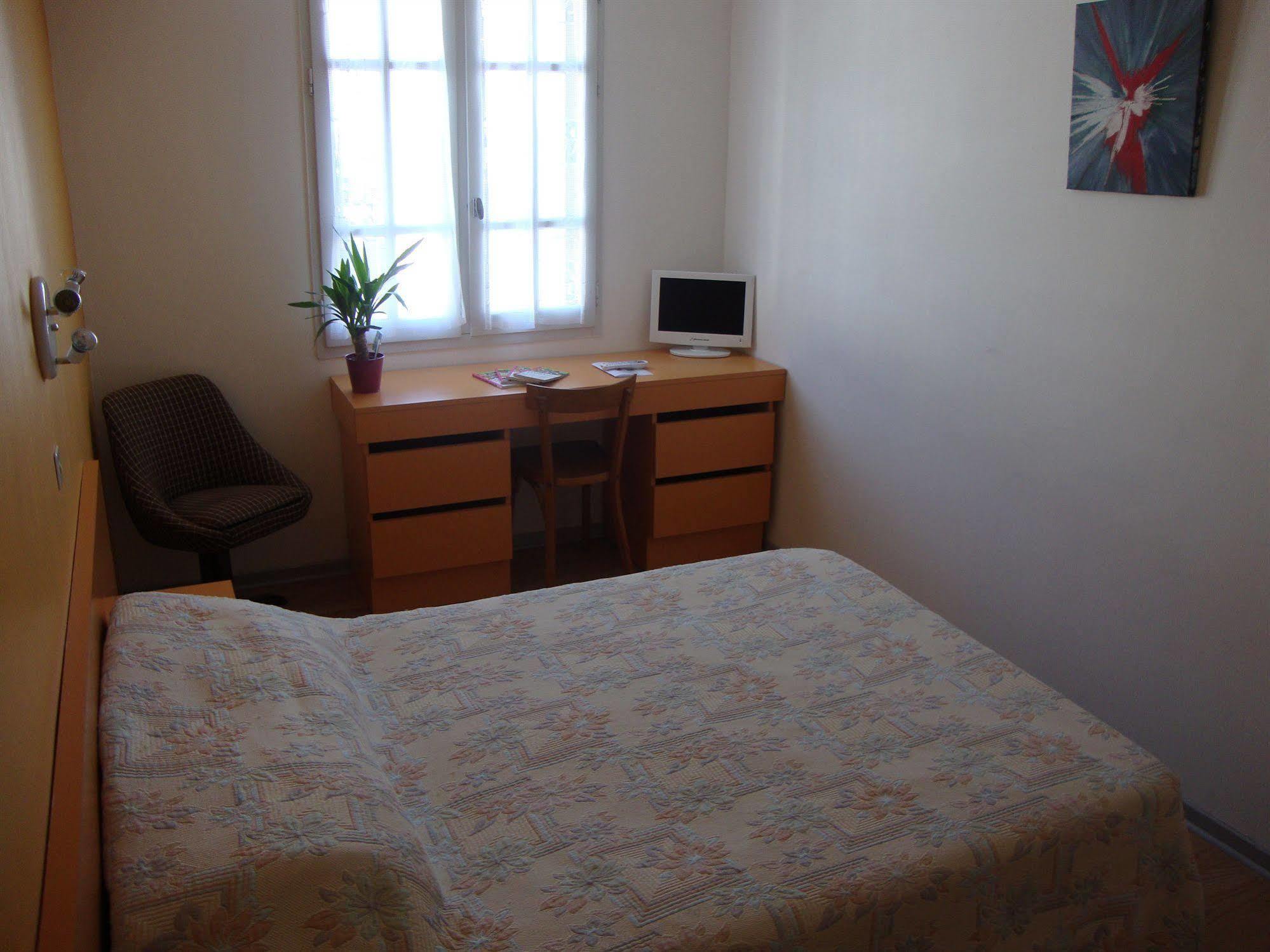 Hôtel Au Petit Languedoc Lourdes Extérieur photo