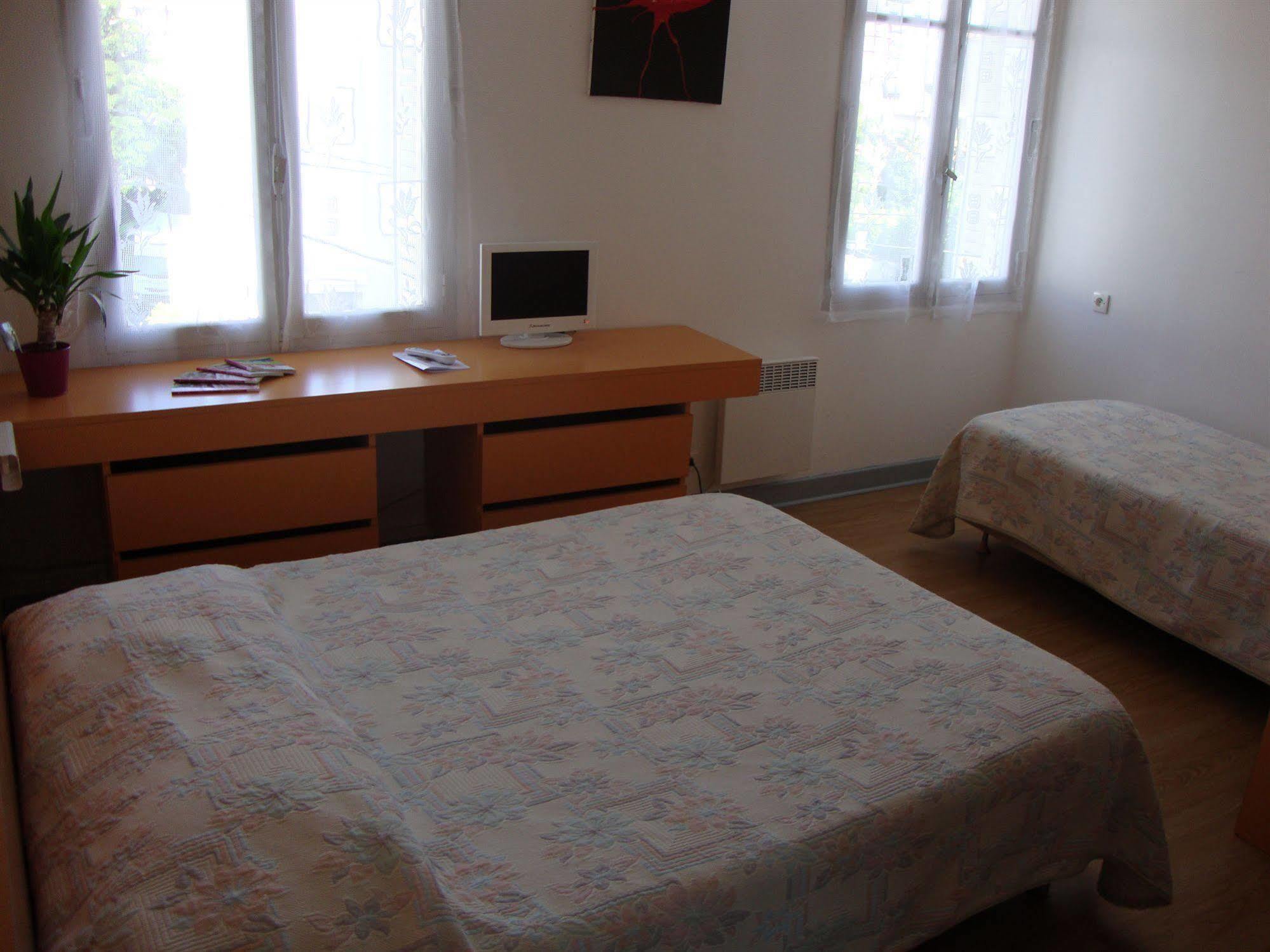 Hôtel Au Petit Languedoc Lourdes Extérieur photo