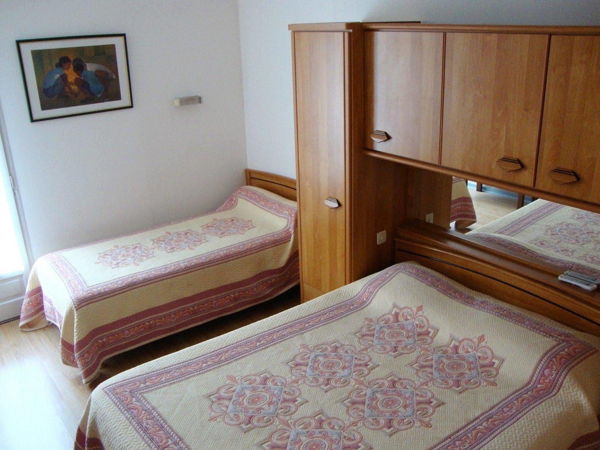 Hôtel Au Petit Languedoc Lourdes Extérieur photo