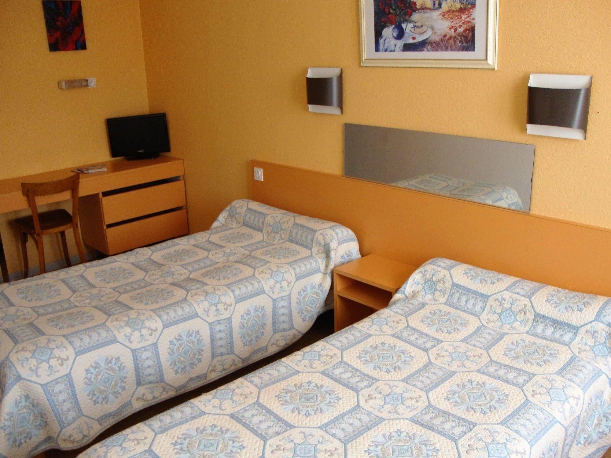 Hôtel Au Petit Languedoc Lourdes Extérieur photo